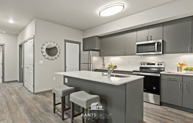 1 bed, 1 bath, 724 sqft, $1,725, Unit D-305