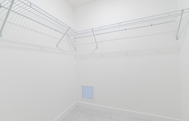 2 beds, 2 baths, 986 sqft, $2,400, Unit 705