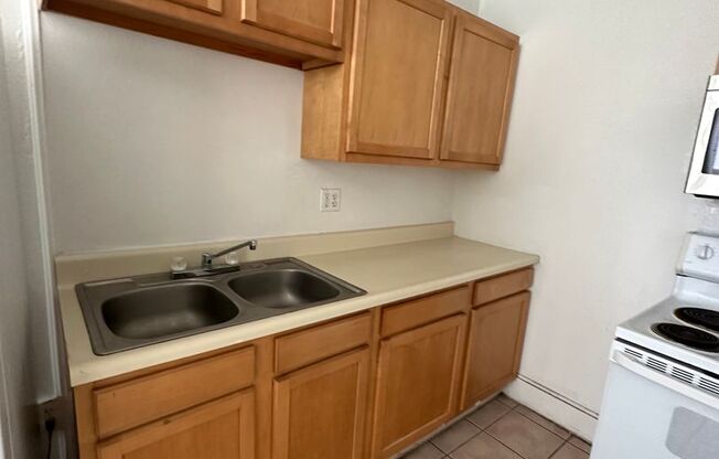 1 bed, 1 bath, $750, Unit 207