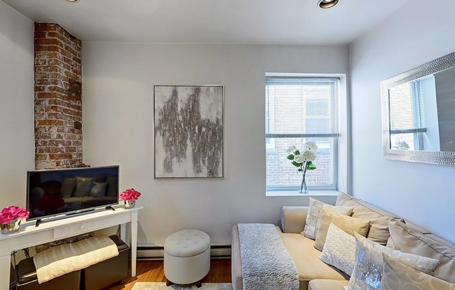 2 beds, 1 bath, 700 sqft, $3,795, Unit 18