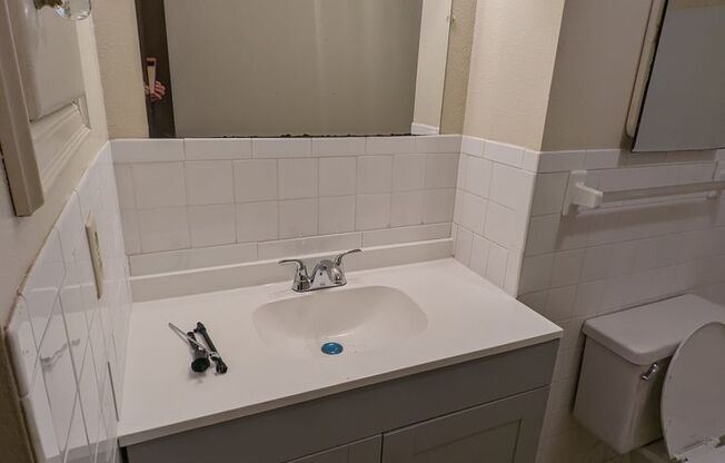 2 beds, 1 bath, $800, Unit 501 E 6th St - Apt D