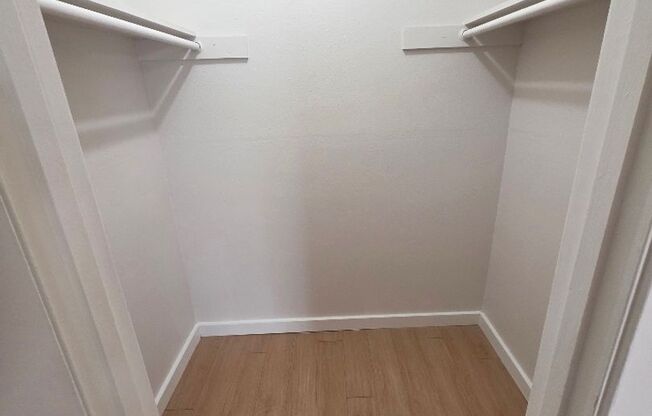 2 beds, 1 bath, 900 sqft, $1,045, Unit ELP2202-335