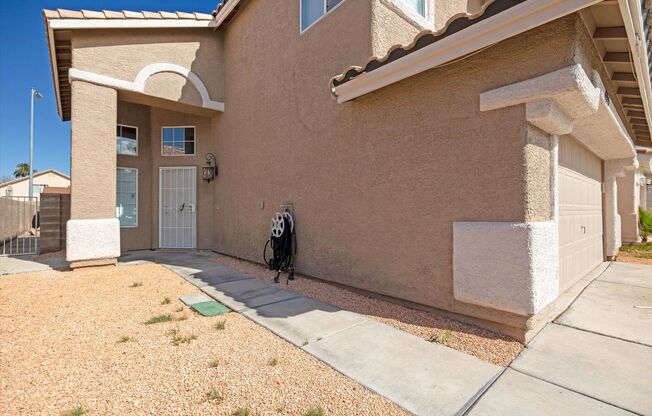 SE!! Windmill and 215!! Newly remodeled!! All Tile Floors down stairs!! Low Maintenance Desert Landscape Front & Back!!