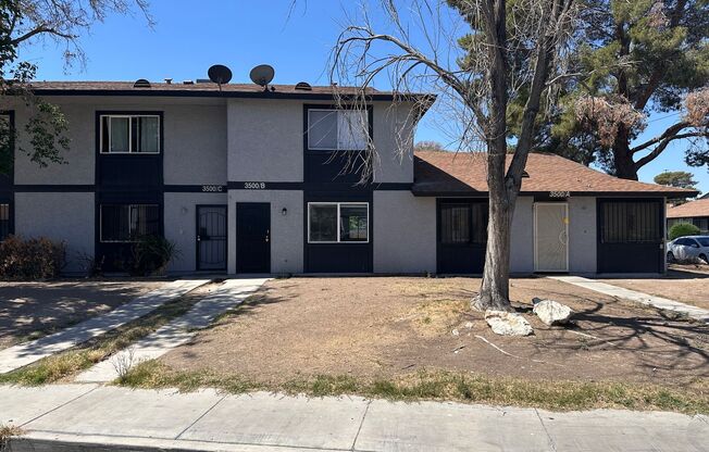 2 beds, 1.5 baths, $1,250, Unit # #B