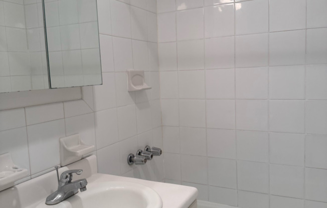 Studio, 1 bath, $3,060, Unit 3G