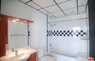 1 bed, 1 bath, 800 sqft, $2,400, Unit 501