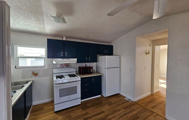 2 beds, 2 baths, $1,200