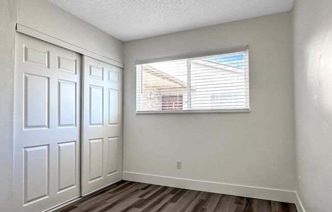 3 beds, 1 bath, 800 sqft, $1,595, Unit 51