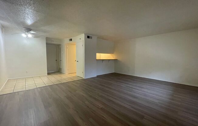 1 bed, 1 bath, 700 sqft, $995, Unit LAW11-319