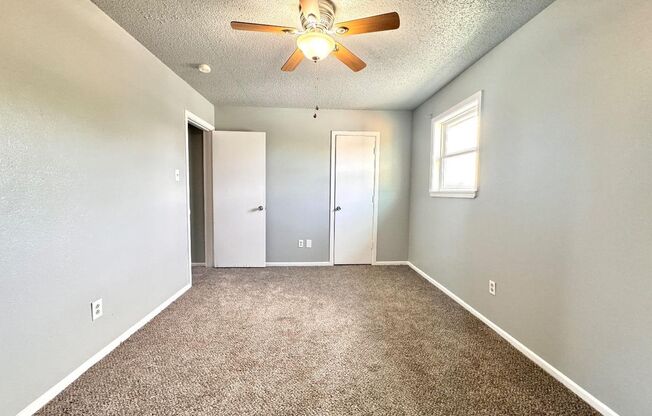 3 beds, 2 baths, $1,350