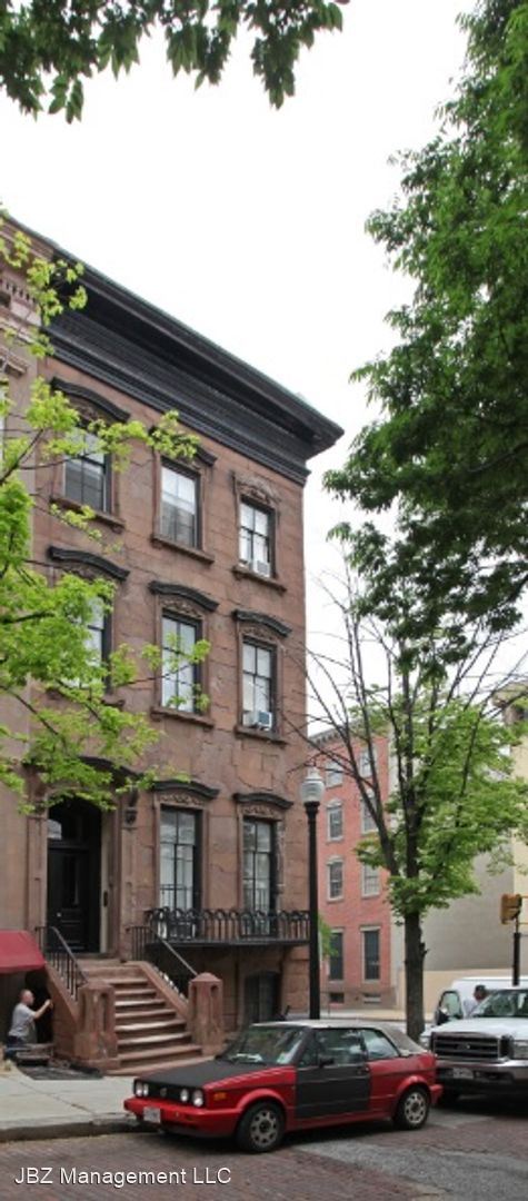 28 E. Mt Vernon Place