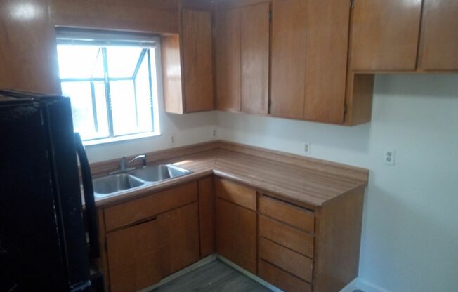 3 beds, 2 baths, 1,100 sqft, $1,500