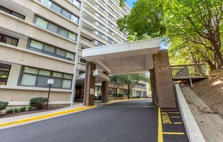 Move In Ready Spacious 2BR Condo in the Heart of Alexandria | Prime Location & Great Amenities