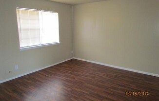 302 CANDLEWOOD LN