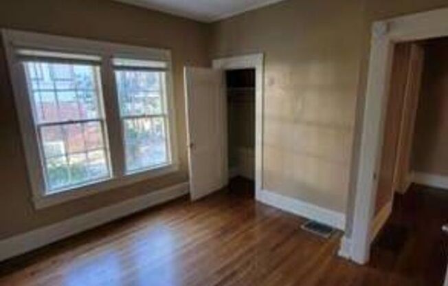 3 beds, 1 bath, $925