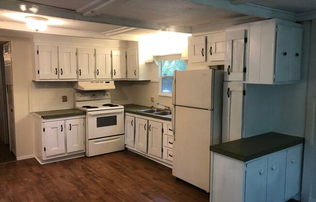 Clean & Quite (2BR/1BA) Single Wide Trailer Water & Sewer Included with Rent