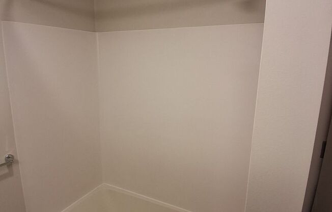 1 bed, 1 bath, 587 sqft, $1,675, Unit 414