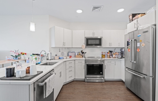 2 beds, 2 baths, 1,009 sqft, $4,100, Unit 301