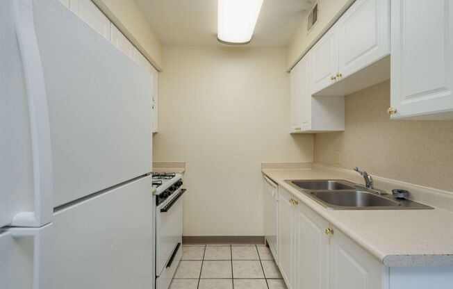 2 beds, 1 bath, 850 sqft, $1,100, Unit Apt. H