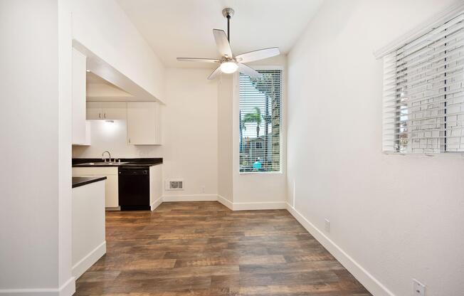 1 bed, 1 bath, 725 sqft, $2,445