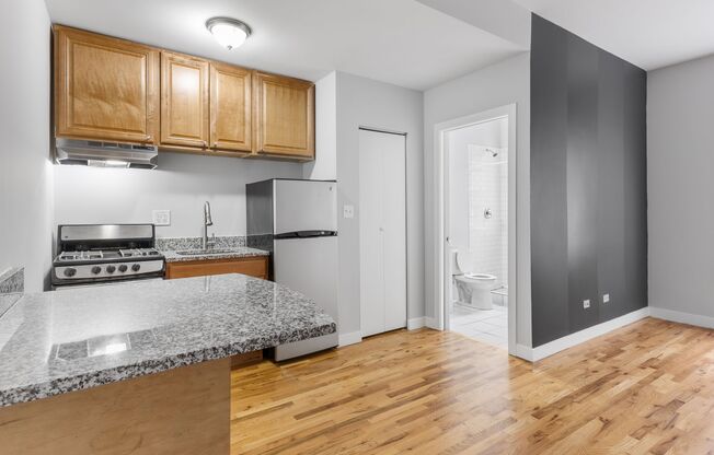 7450-7456 N Greenview Ave