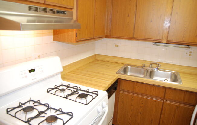 Studio, 1 bath, 450 sqft, $1,625, Unit 417-406