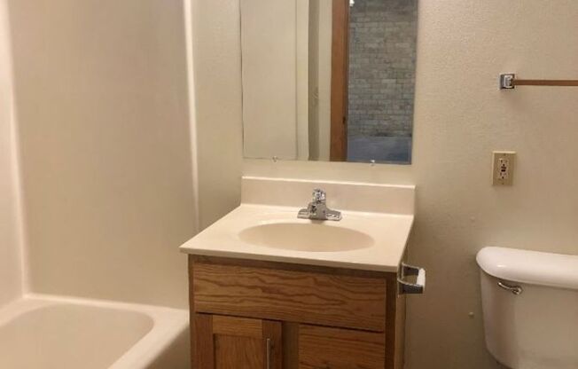 2 beds, 1 bath, 864 sqft, $1,800, Unit 110