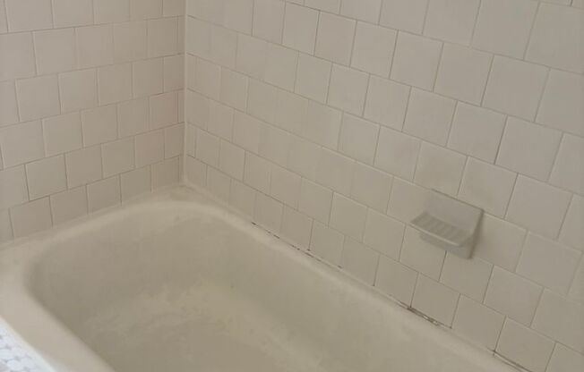 3 beds, 1 bath, 1,425 sqft, $1,495, Unit 4815-D1