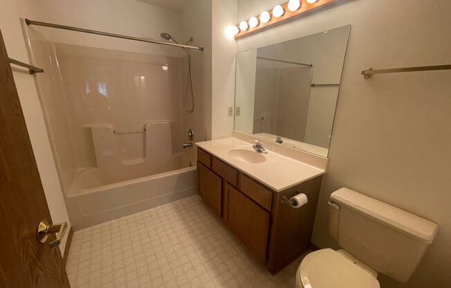 1 bed, 1 bath, $1,115, Unit 208