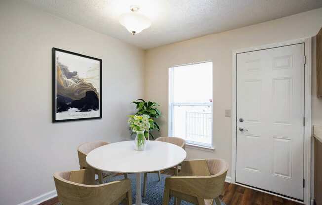 Dining Room at Chariot Pointe Apartments, Tennessee, 37130