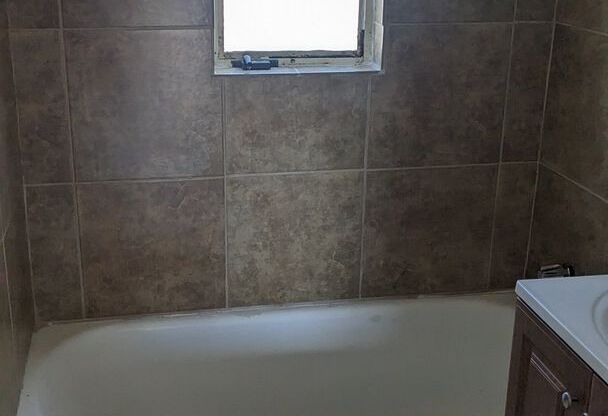 1 bed, 1 bath, 600 sqft, $825, Unit 4
