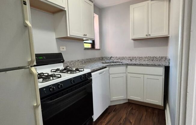 2 beds, 1 bath, 800 sqft, $1,840, Unit 6236 Fifth Ave. #305C