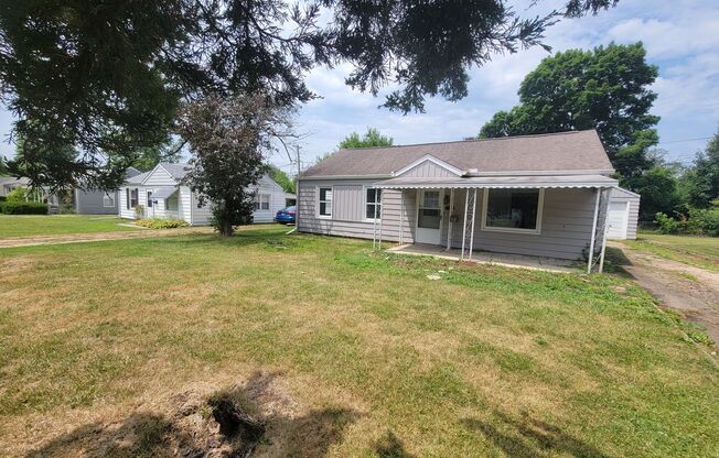 3BR/1BA w/Garage -3011 Mission Road