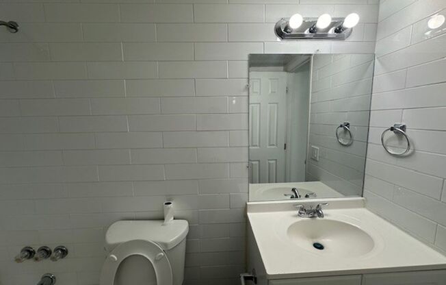 2 beds, 2 baths, 900 sqft, $1,995, Unit 206