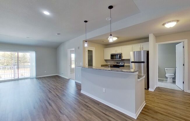 2 beds, 1 bath, $1,717, Unit 62