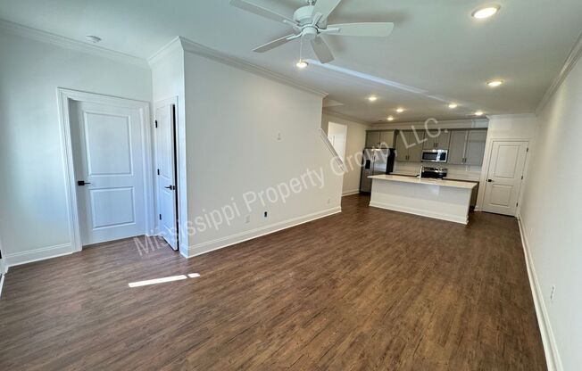 3BR/3.5BA End Unit in South Grove