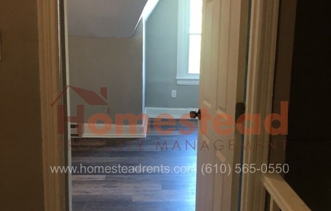 2 beds, 1 bath, $1,300