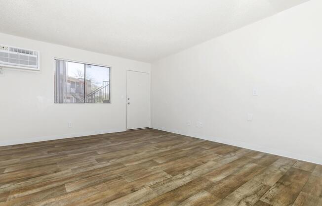 Studio, 1 bath, 327 sqft, $695