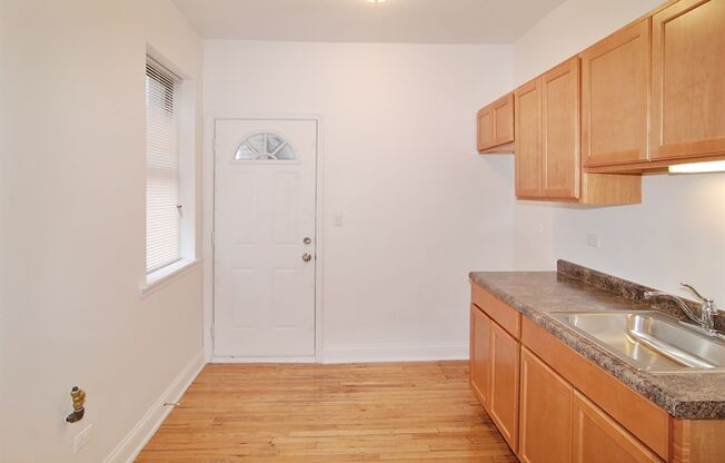 3501 W Adams