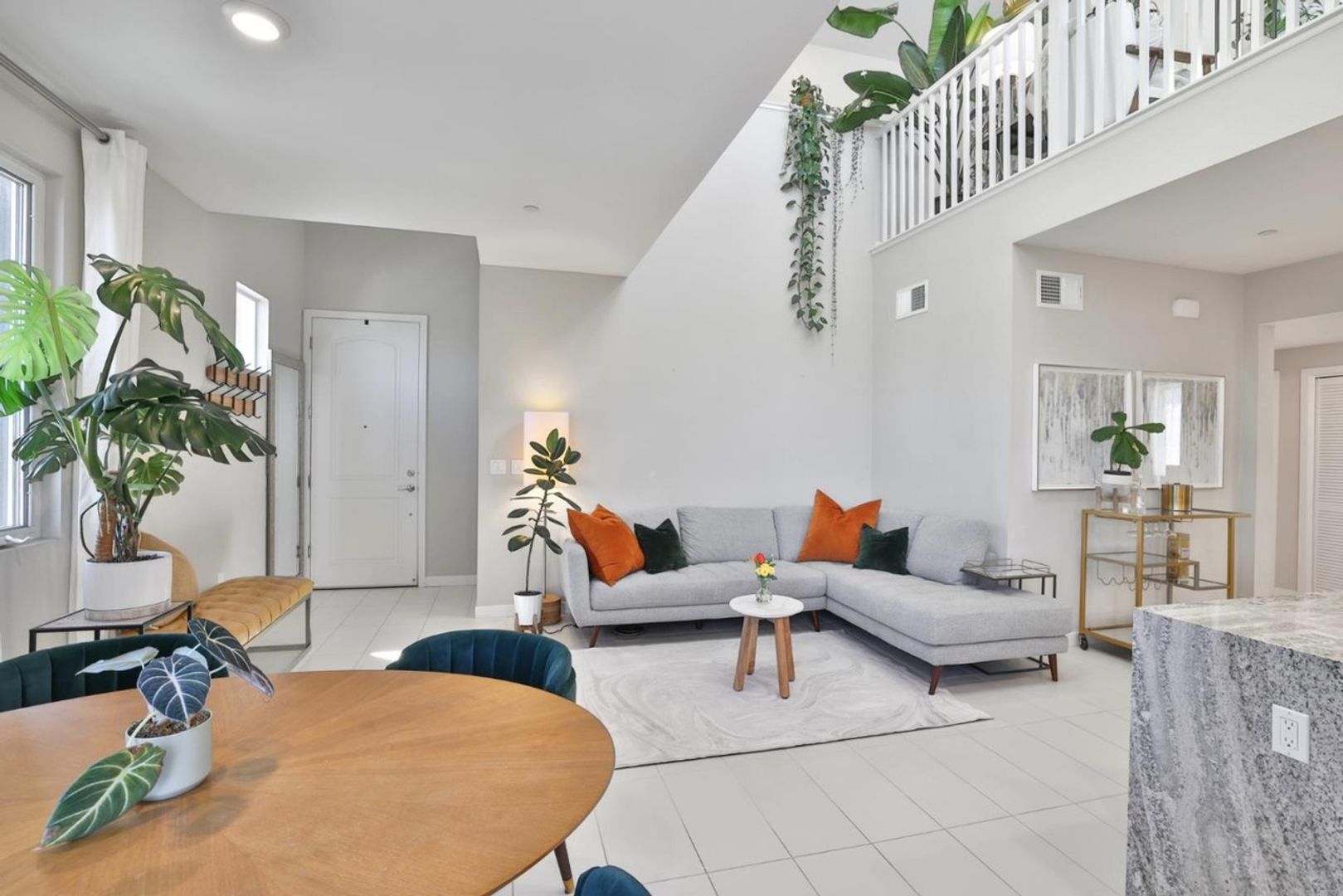 Milpitas Penthouse Condo 2 bed / 2 bath, modern and spacious, Close to 880/680 and BART
