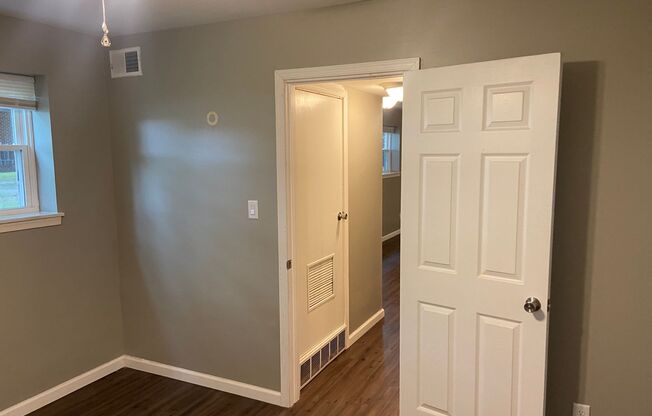 1 bed, 1 bath, 560 sqft, $650, Unit Apt B