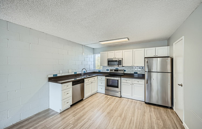 1920 N 1st Ave Unit 349A - Web Quality - 003 - 06 Kitchen