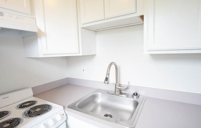 Cozy 2nd Floor Studio between NW 23rd & Pearl!