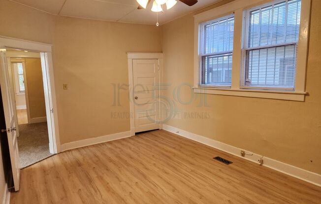 2 beds, 1 bath, $1,095, Unit Battery, 2219 S.