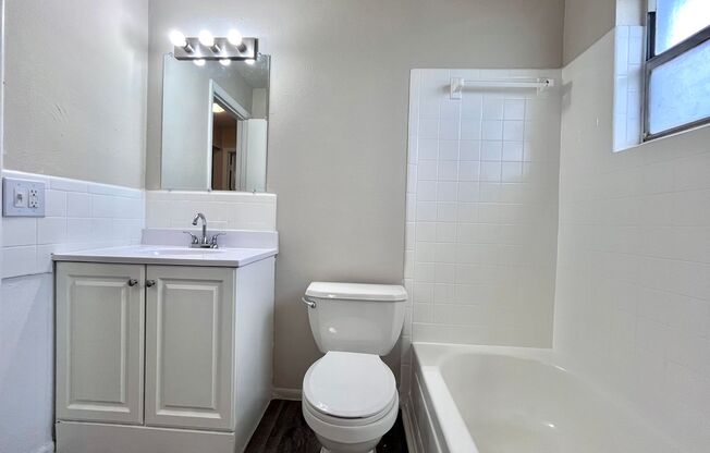 1 bed, 1 bath, 650 sqft, $1,349, Unit 27