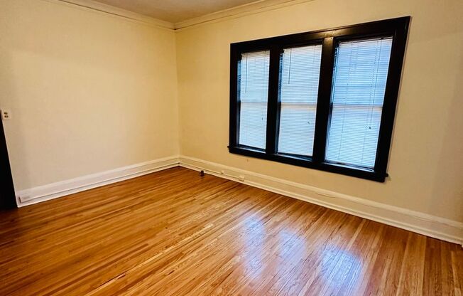 2 beds, 1 bath, 1,000 sqft, $1,325, Unit 302
