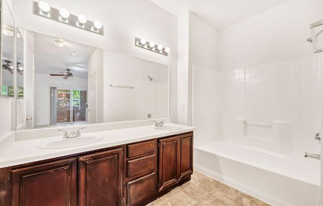 3 beds, 2 baths, $1,600, Unit # 176