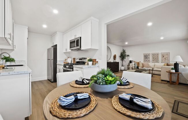 2 beds, 1 bath, 800 sqft, $2,475, Unit Unit 206