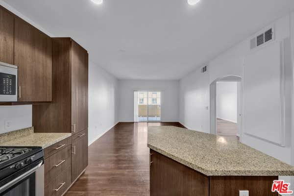 1 bed, 1 bath, 715 sqft, $2,195, Unit 304