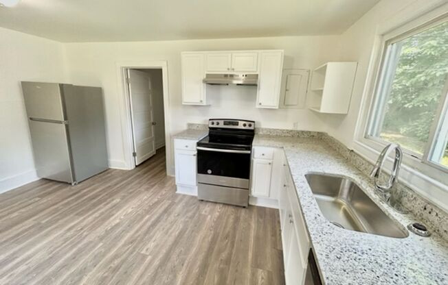 2 beds, 1 bath, $895